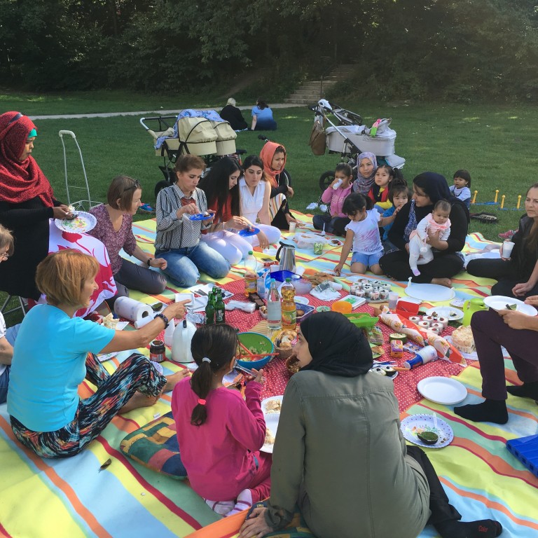 Picknick und orientalischer Tanz mit unserer „Welcome – Ahlan wa Sahlan“ – Gruppe